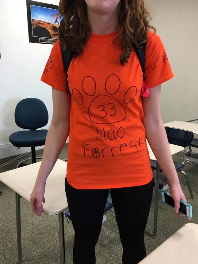 Hannah Weber wears her Lakewood colors to show her respect towards Mac.
